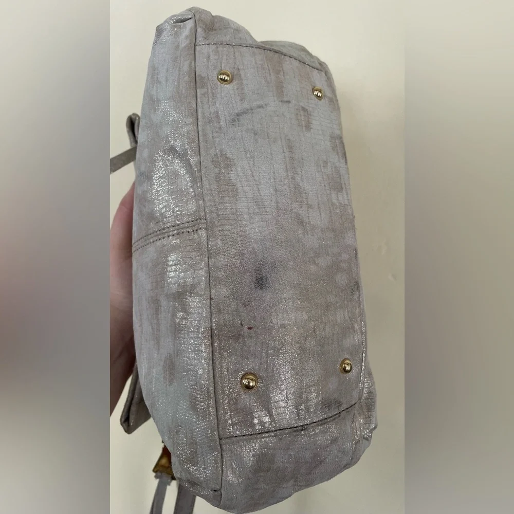 Aimee Kestenberg Beige with Gold Metallic Shimmer Bali Foldover Crossover Bag - Picture 5 of 7